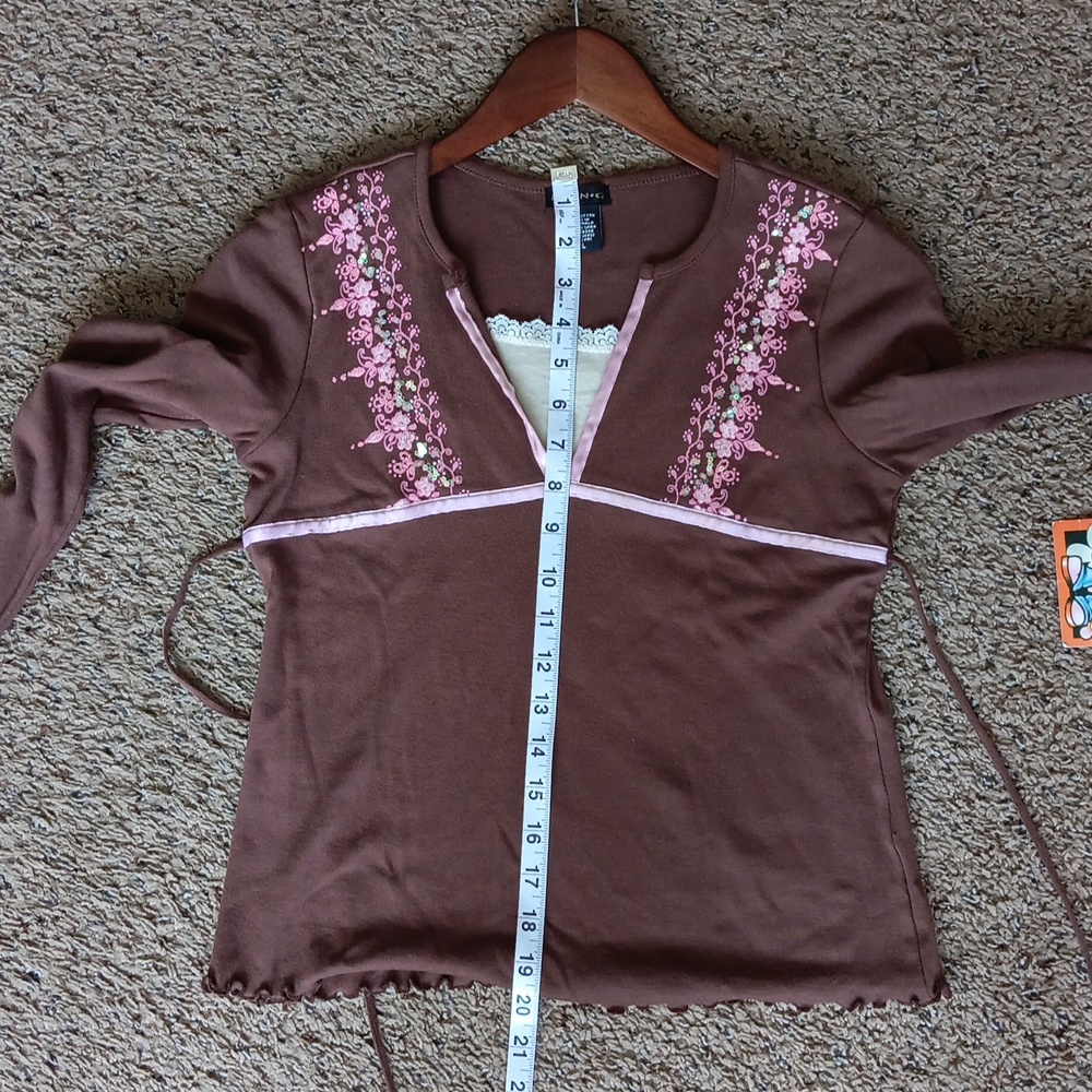 NWT FANG Brown Top with Pink Floral Accents - Picture 5 of 8